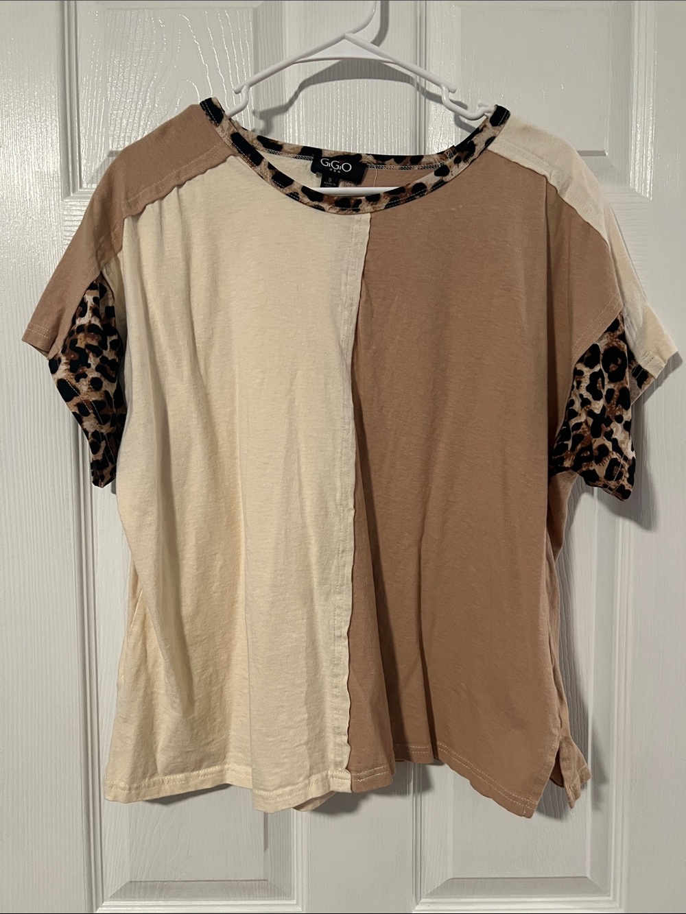 GiGiO Cream & Tan Short-Sleeve Colorblock Top with Leopard Trim